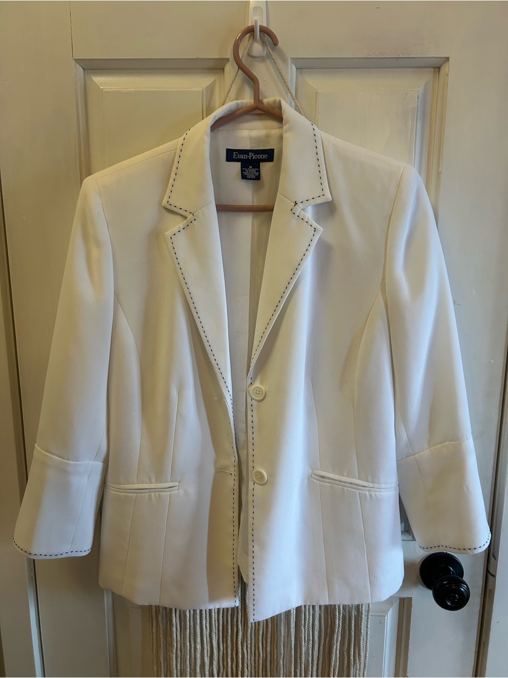 Evan Picone Cream Notched Lapel Blazer with Contrast Stitching